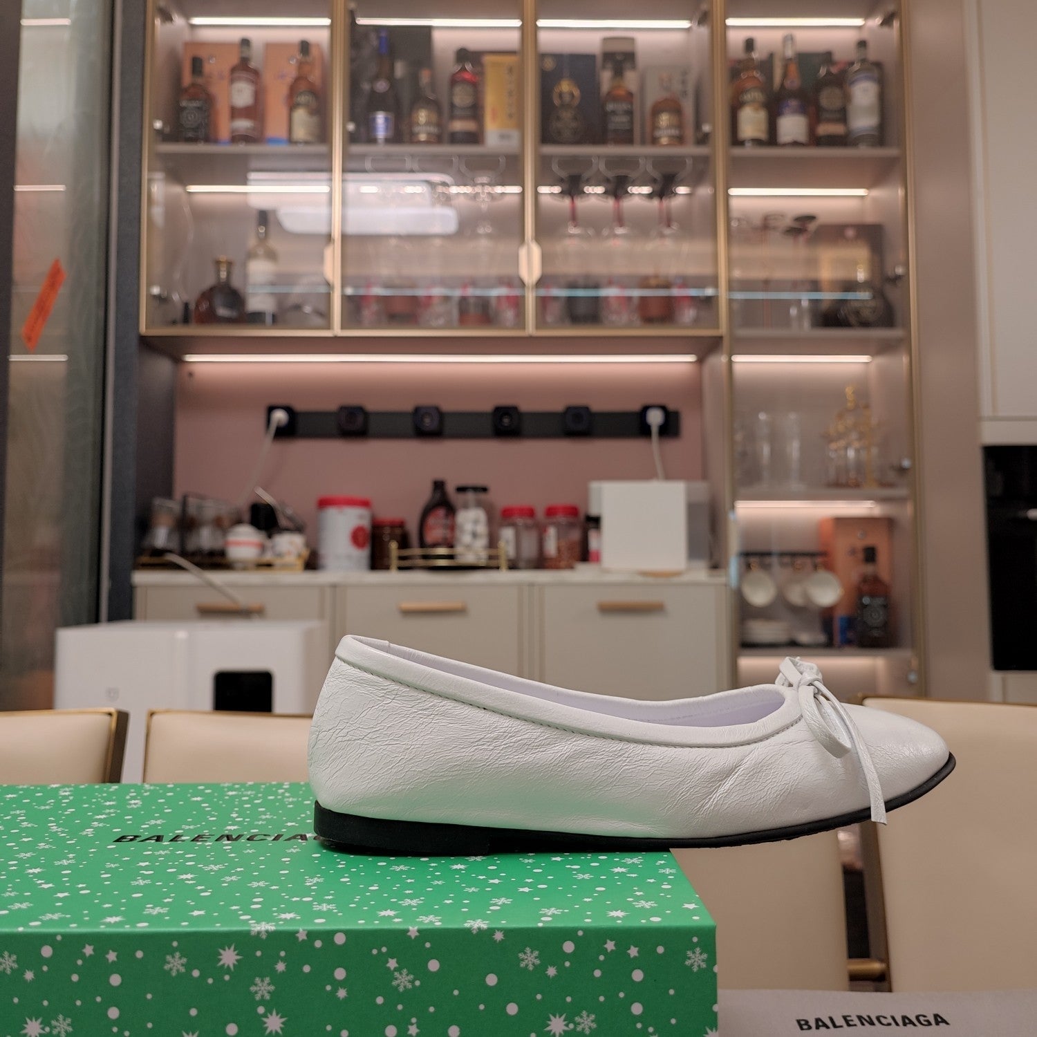 RHINESTONE BALLET FLATS WITH BOW IN WHITE WAX-OIL SHEEPSKIN