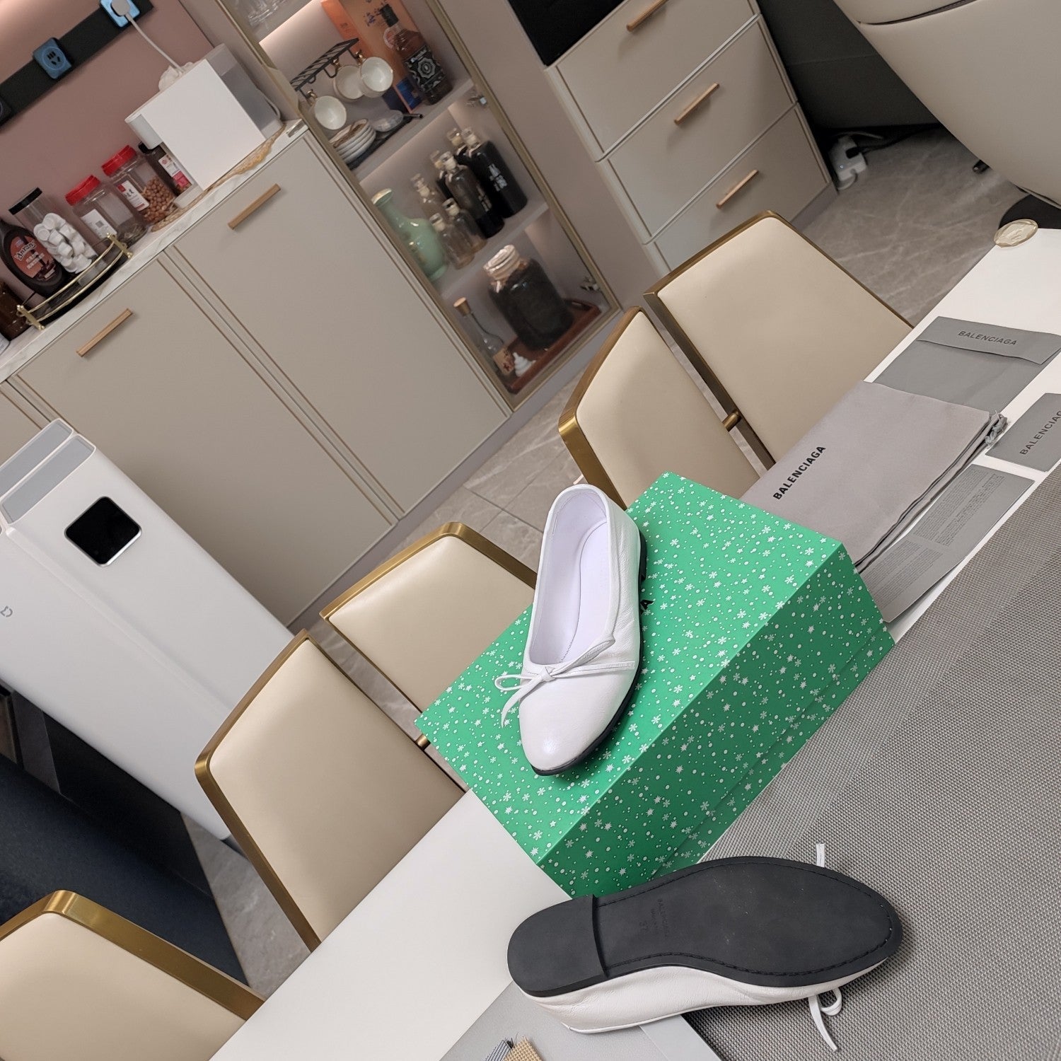 RHINESTONE BALLET FLATS WITH BOW IN WHITE WAX-OIL SHEEPSKIN